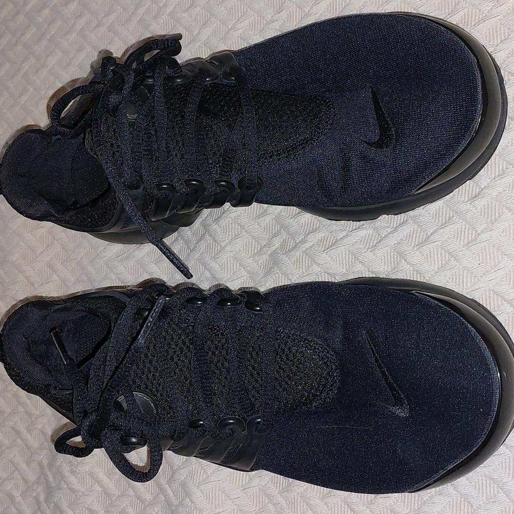 Black Nike Presto Youth size 6